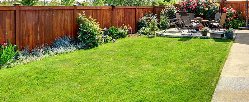 garden-fence-and-seating